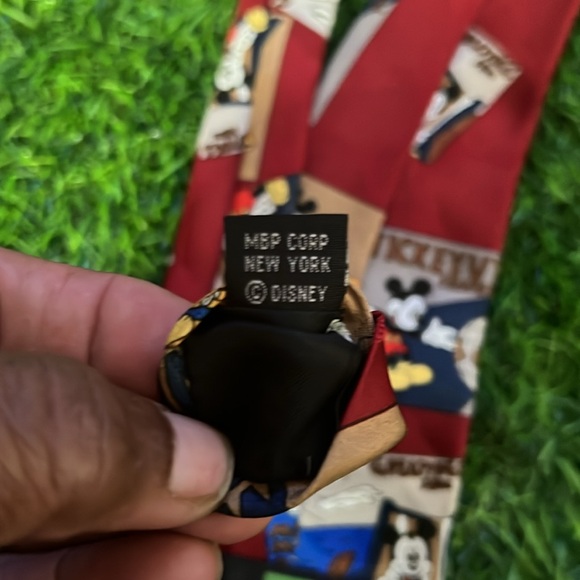 Disney Tie Mickey on Vacation GUC - Picture 8 of 11